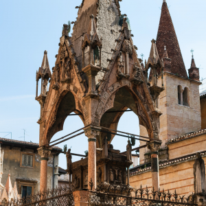 PIAZZA DEI SIGNORI E ARCHE SCALIGERE - COSA VEDERE IN UN GIORNO A VERONA