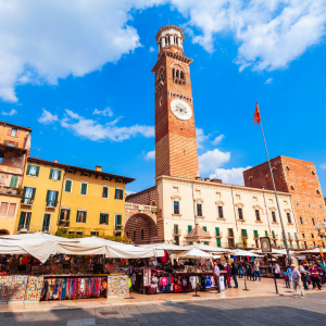 PIAZZA DELLE ERBE - COSA VEDERE IN UN GIORNO A VERONA